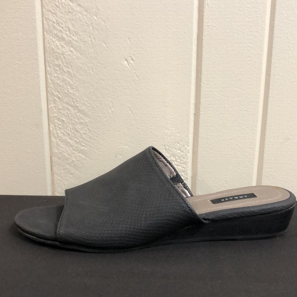 Array Black Low Heel - Picture 11 of 12